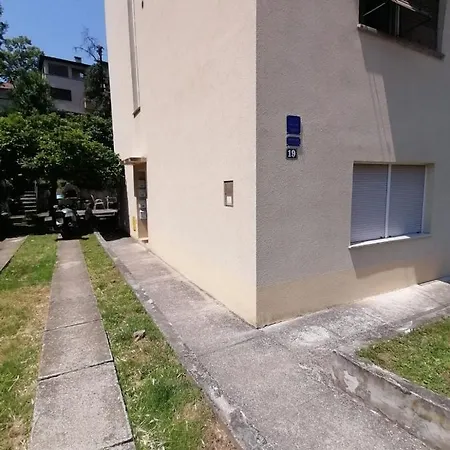 Studio Merkur בית הארחה